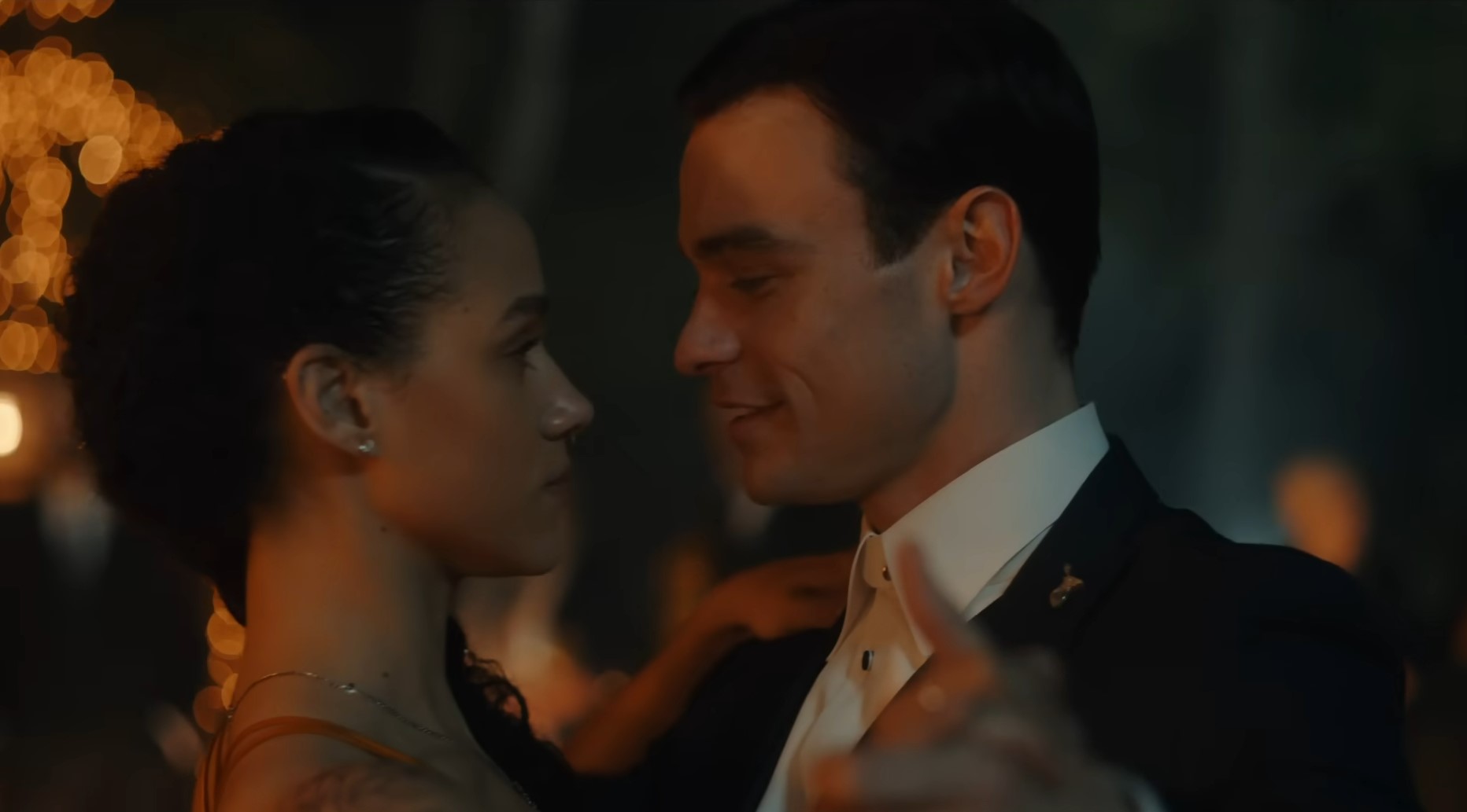 Nathalie Emmanuel and Thomas Doherty in The Invitation