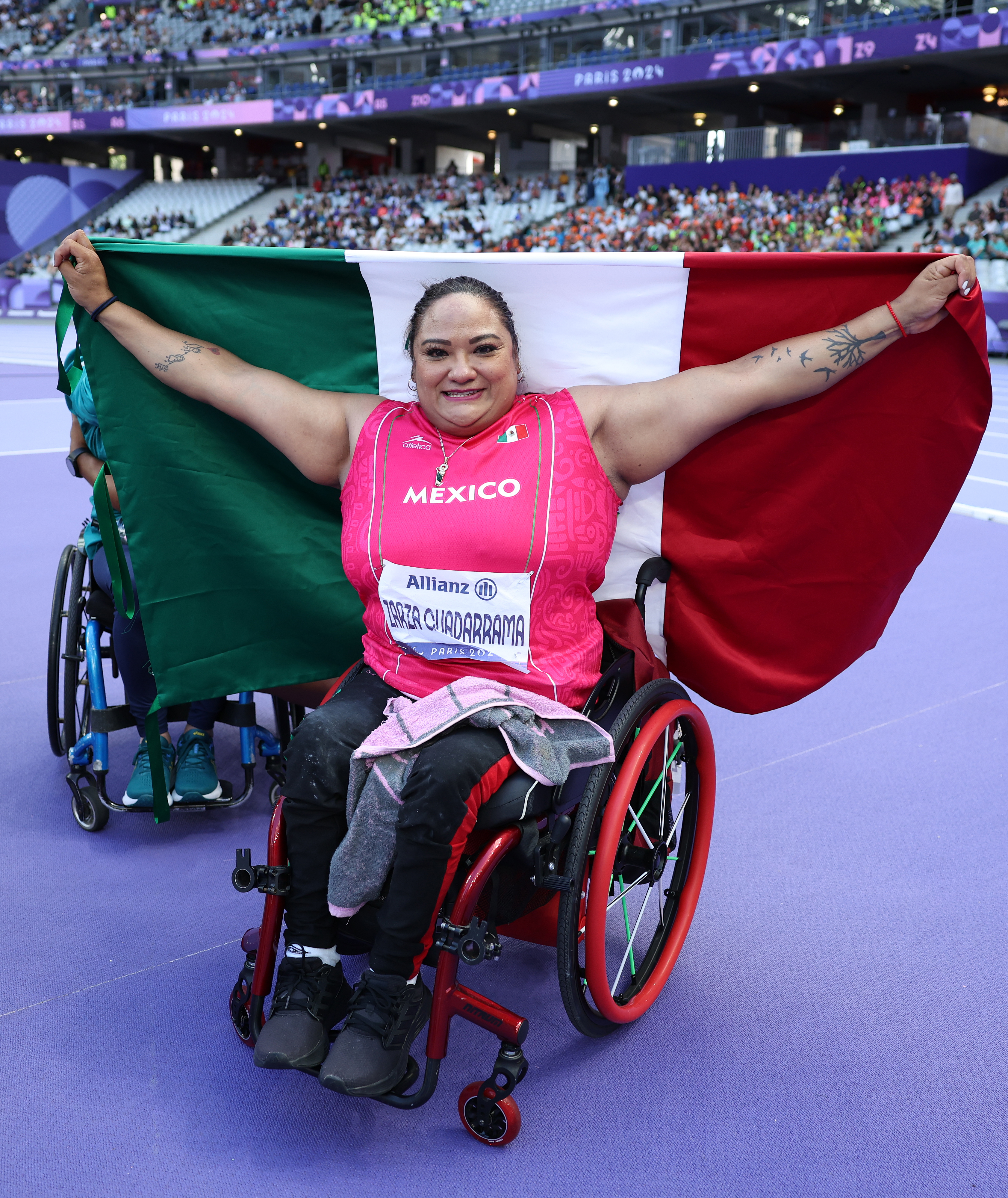 PARIS, FRANCE - SEPTEMBER 02: Gold medalist Gloria Zarza Guadarrama of Team Mexico celebrates with a Mexico flag after winning during the Women's Shot Put F54 Final on day five of the Paris 2024 Summer Paralympic Games at Stade de France on September 02, 2024 in Paris, France. (Photo by Ezra Shaw/Getty Images)