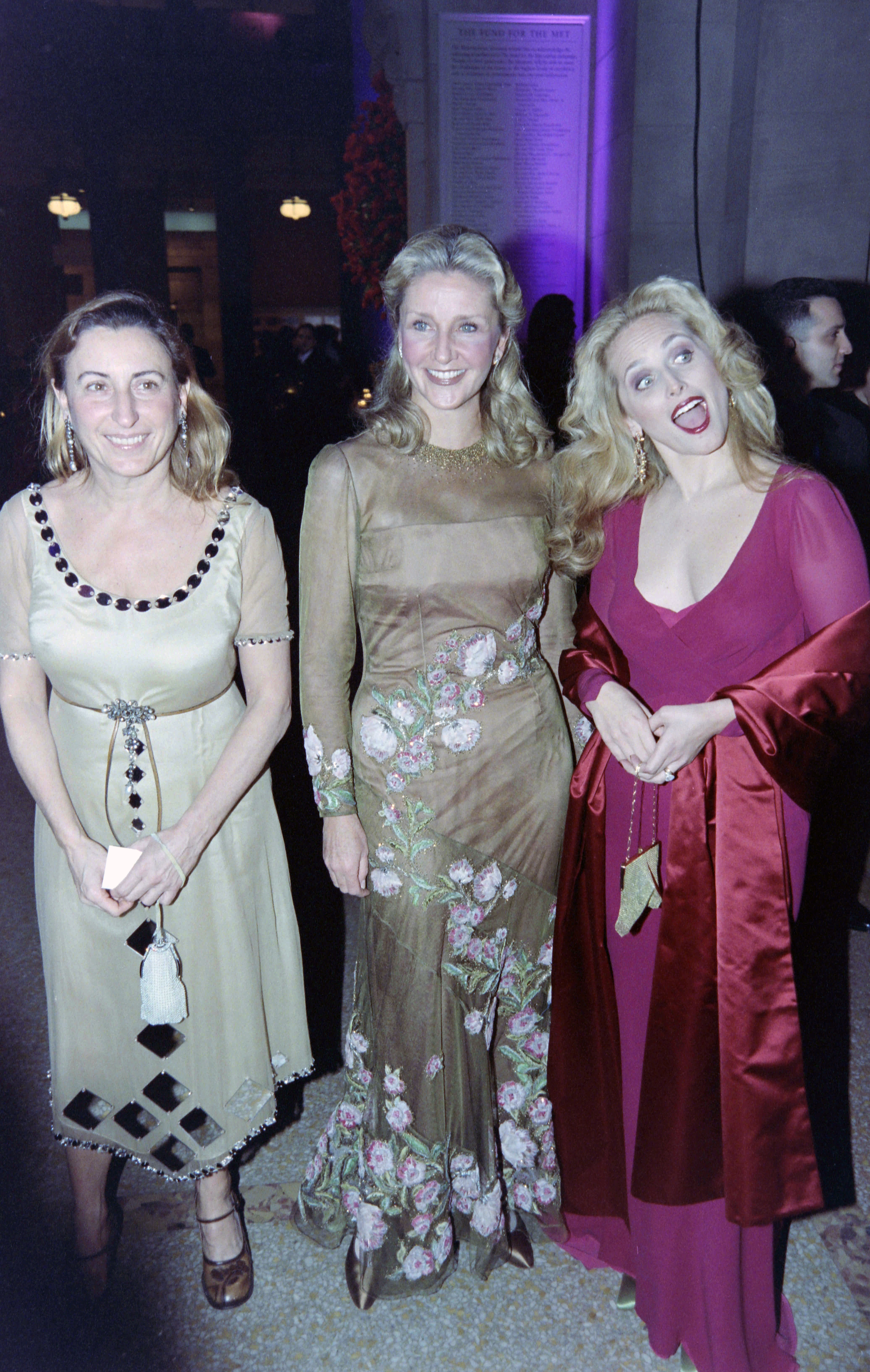 (L-R) Miuccia Prada, Paula Cussi, and Pia Getty attend the Costume Institute Gala at the Metropolitan Museum of Art in New York City on December 7, 1998. (Photo by Steve Eichner/WWD/Penske Media via Getty Images)