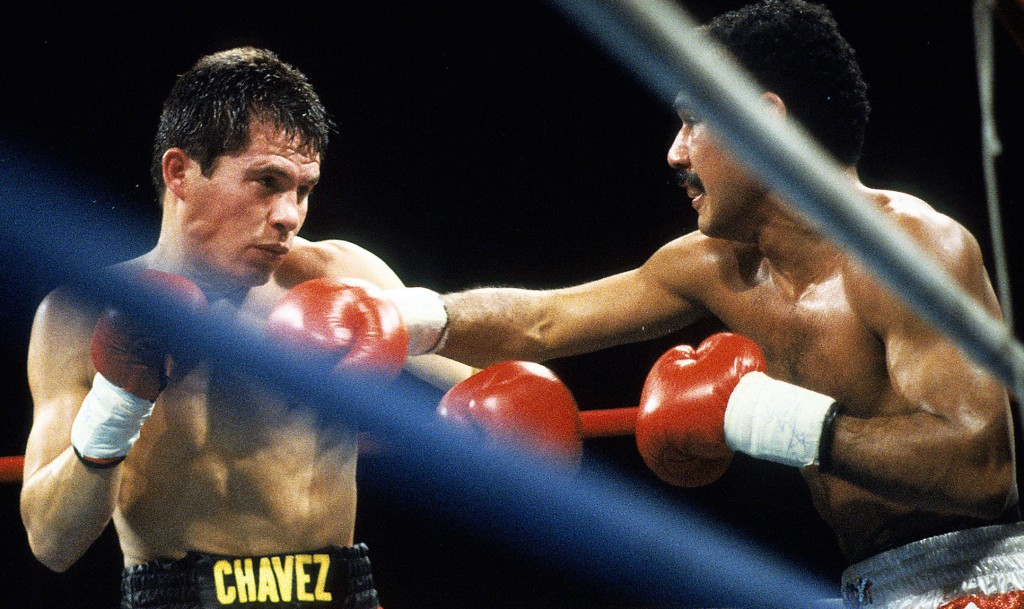 7 Latino Boxers Who Already Topped Mayweather's Record
