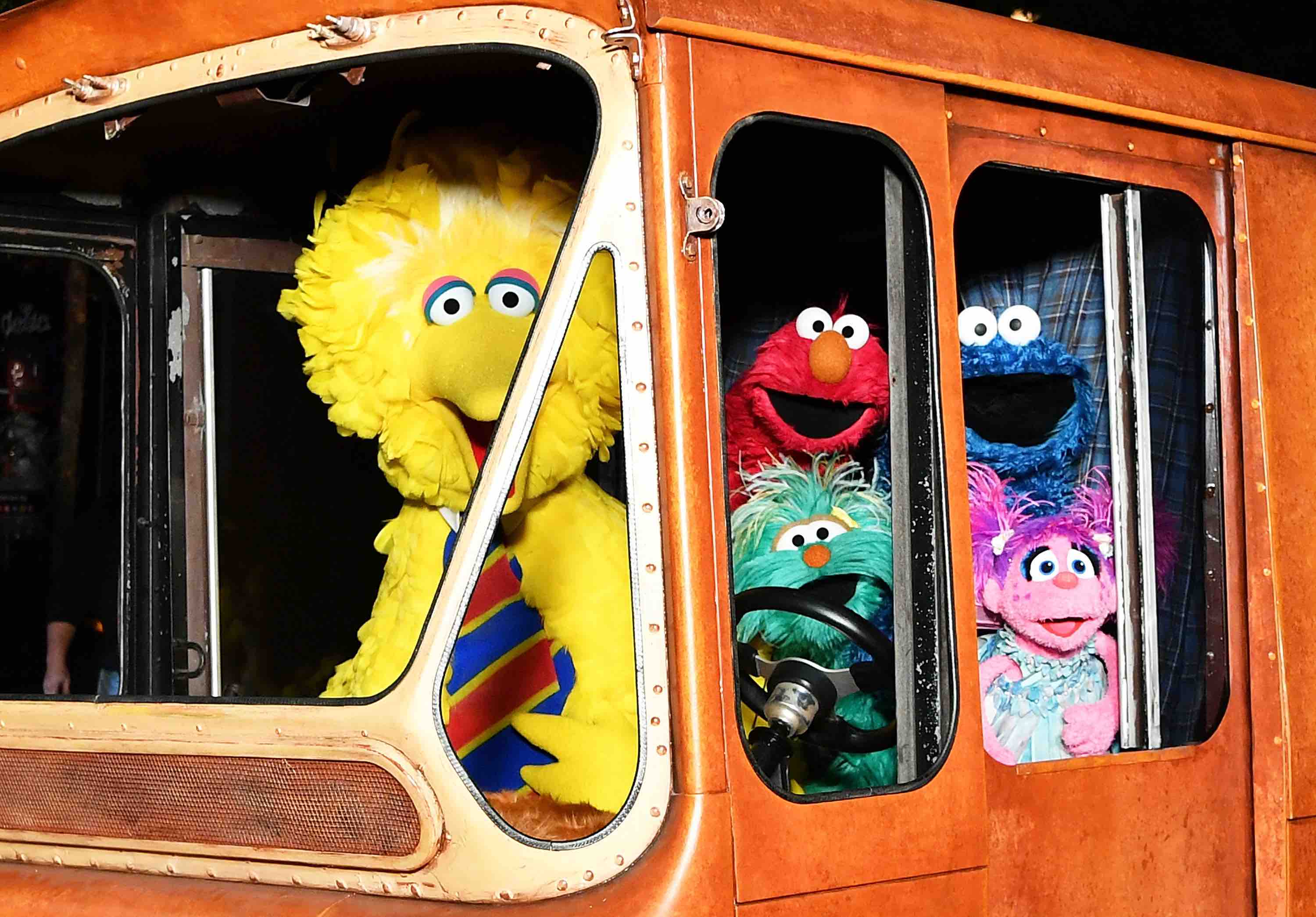 Sesame Street' 50th Anniversary: Cousins Big Bird & Abelardo Reunite