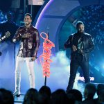 2022 Latin GRAMMYs: Romeo Santos Gets A Buzz On With Captivating Bebo  Performance