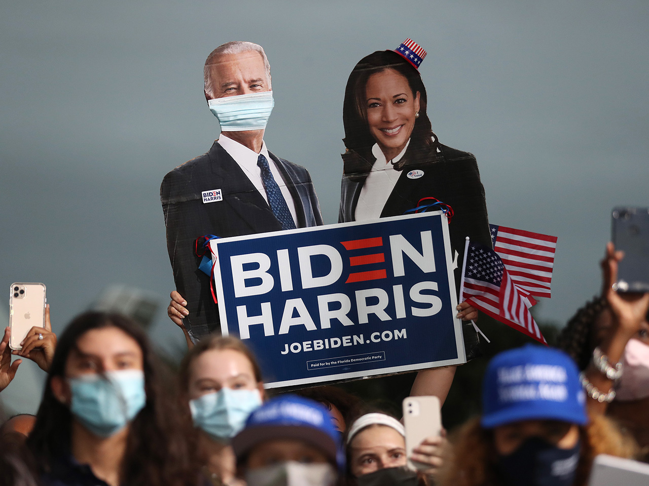 Dascha Polanco Aubrey Plaza More Latinx Celebs React To Joe Biden Kamala Harris Win