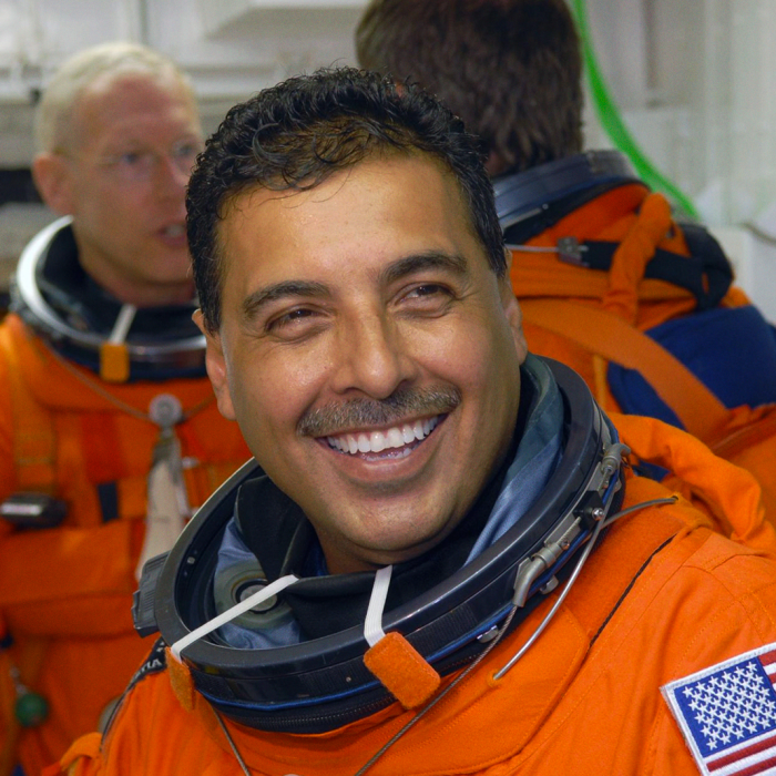 Header Astronaut Jose Hrdz 700x700 