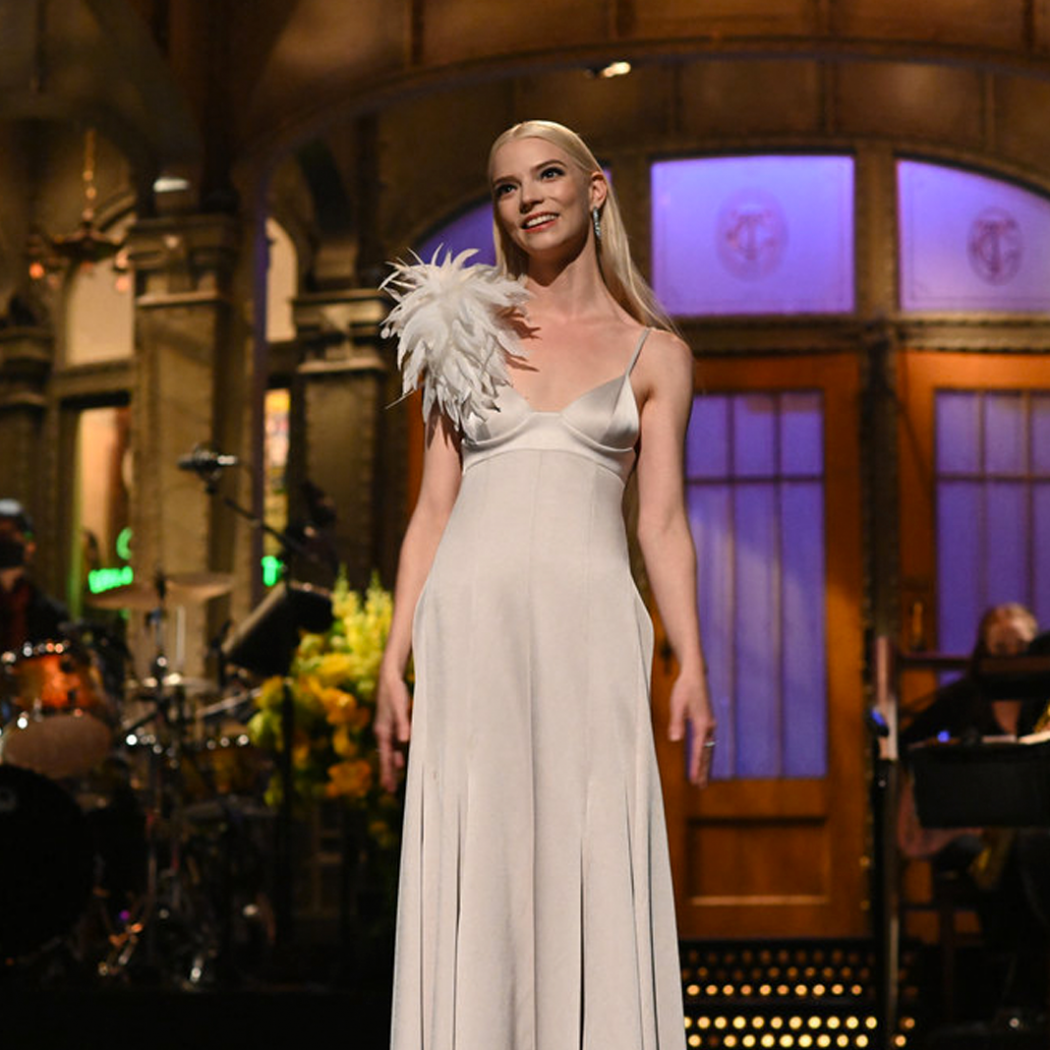 Anya Taylor Joy Shines On ‘snl Season Finale With Sketches On Queens Gambit And Big Bras