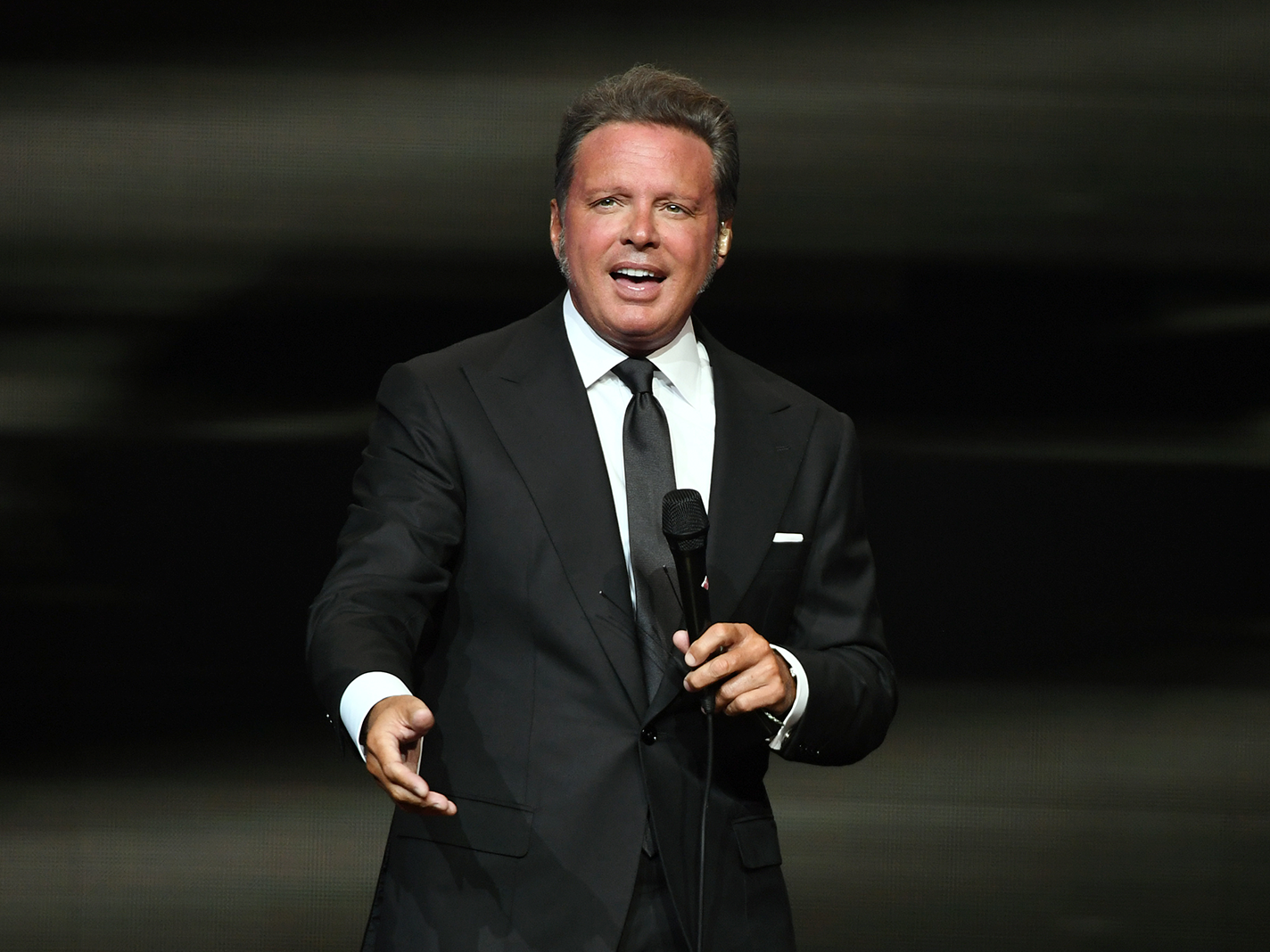 Luis Miguel Is the First Mexican Artist To Hit 5 Billion Downloads on