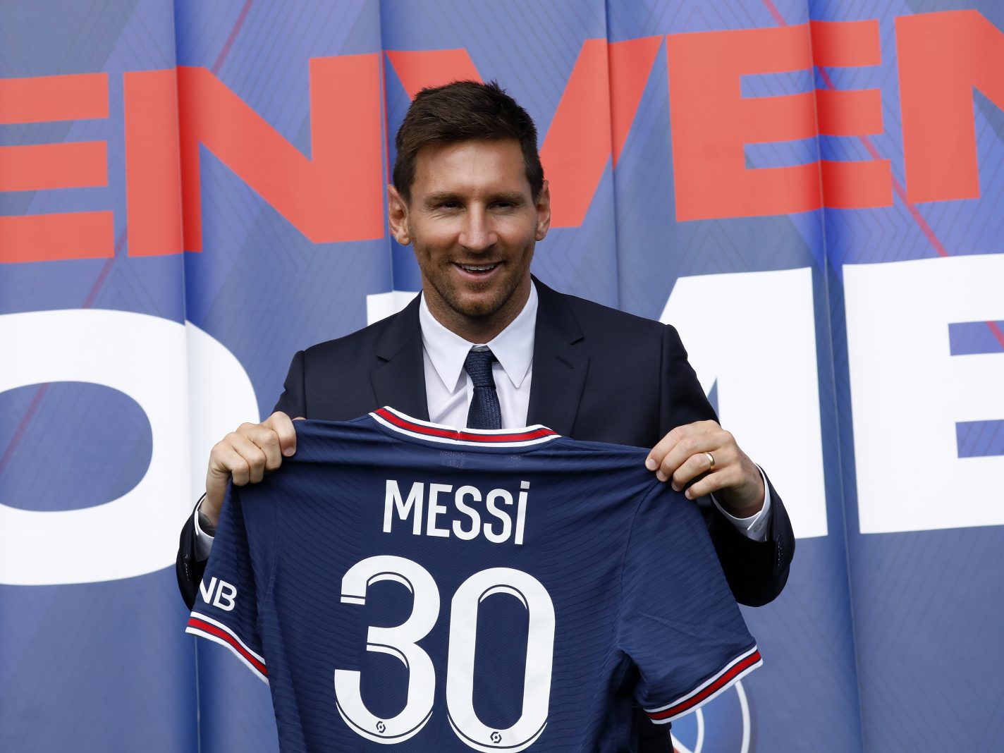 Lionel Messi Joins Paris SaintGermain After 21 Years with Barcelona