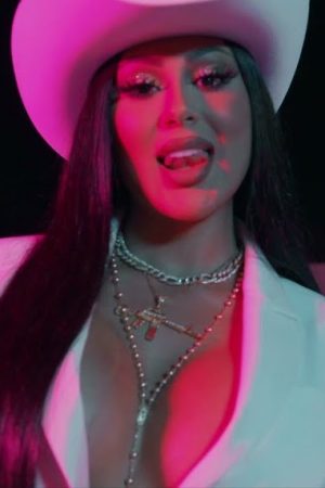Jenny69 in her music video for "La 69"