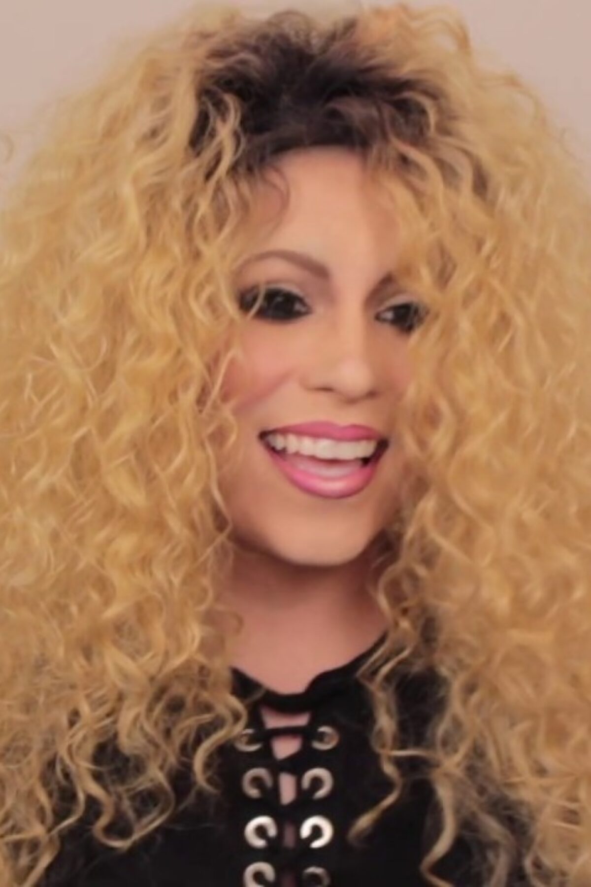 Aurelio Sánchez as Shakira on his Youtube