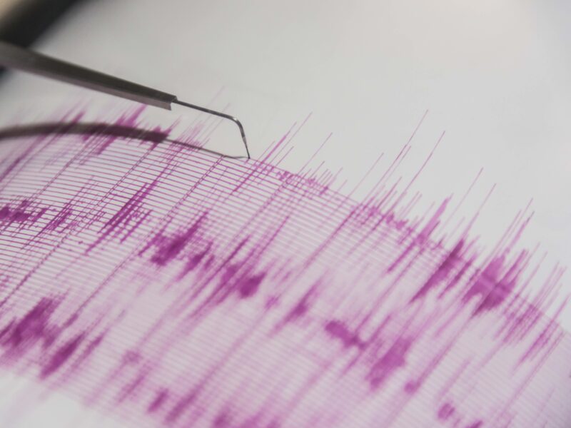 Seismometer detecting earthquake