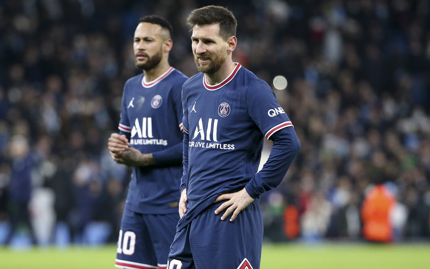 merk op Goed gevoel Koninklijke familie Here's Why Lionel Messi Declined Neymar's Offer to Wear No. 10 at PSG