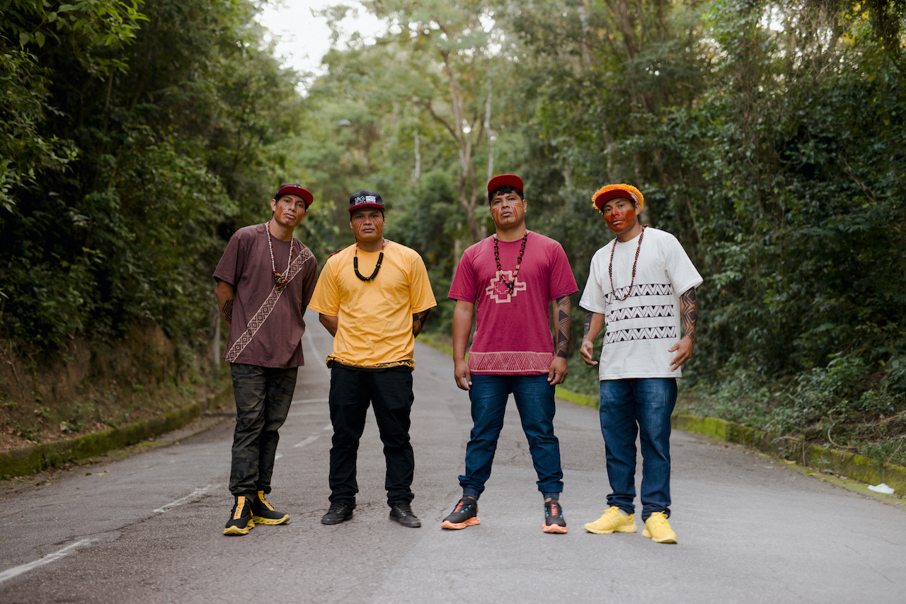 Primeiro grupo de rap indígena do país, Brô MC's sai de MS nesta madrugada  para o Rock in Rio