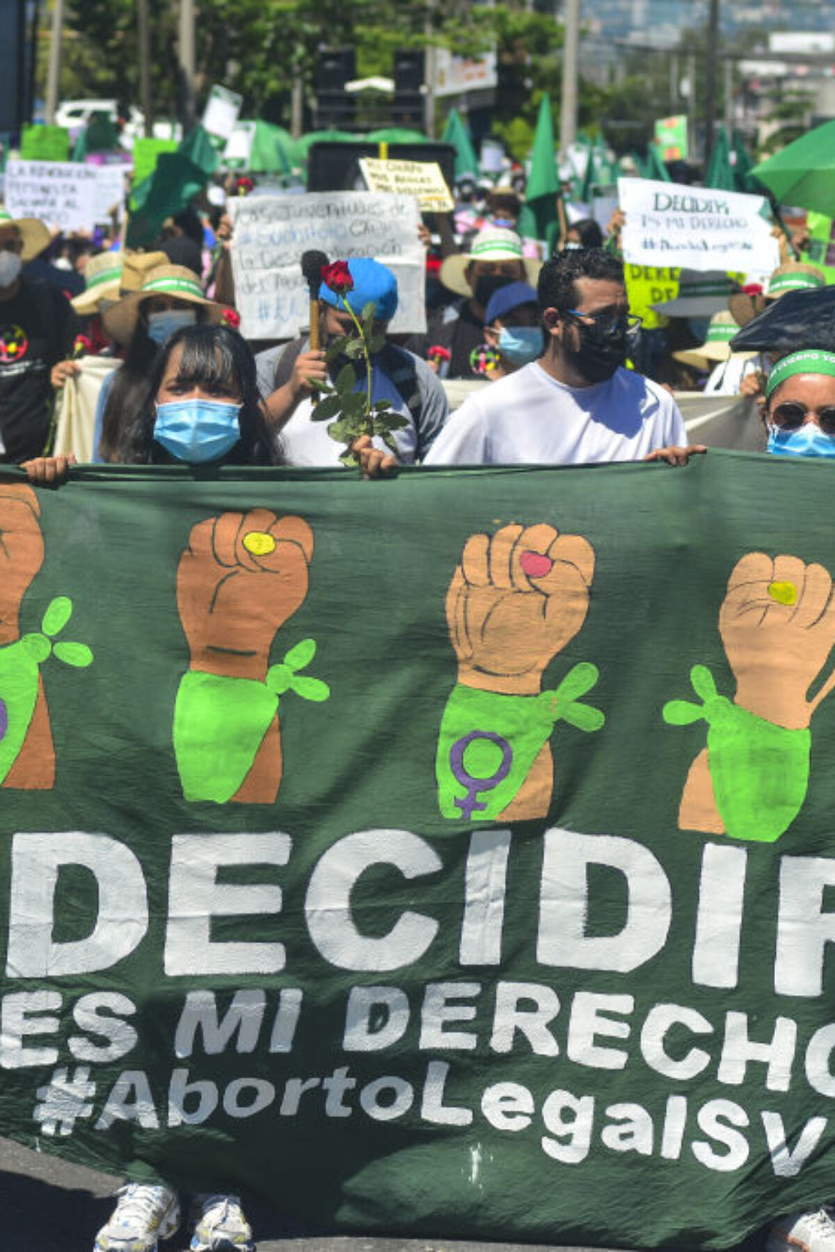 SAN SALVADOR, EL SALVADOR - SEPTEMBER 28: Women hold signs and chant slogans as they march to the Legislative Assembly during a demonstration to demand legal abortion on September 28, 2021 in San Salvador, El Salvador. President of El Salvador, Nayib Bukele, withdrew from the constitutional reform proposal, drawn up by his government, legalizing therapeutic abortion and same-sex marriage. (Photo by Roque Alvarenga/APHOTOGRAFIA/Getty Images)