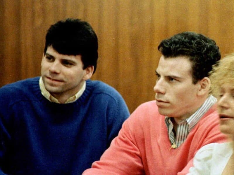 LOS ANGELES, UNITED STATES: This 1992 file photo shows double murder defendants Erik (R) and Lyle Menendez (L) during a court appearance in Los Angeles, Ca. The Menendez brothers have been found guilty of first degree murder 20 March in their second trial for the killing of their parents. AFP PHOTO Mike NELSON/mn (Photo credit should read MIKE NELSON/AFP via Getty Images)