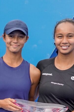 DELRAY BEACH, FL - FEBRUARY 13: Bianca Fernandez (CAN) and Leylah Fernandez (CAN) pose together after an exhibition match at the ATP Delray Beach Open on February 13, 2022, at the Delray Beach Stadium & Tennis Center in Delray Beach, Florida.(Photo by Aaron Gilbert/Icon Sportswire via Getty Images)
