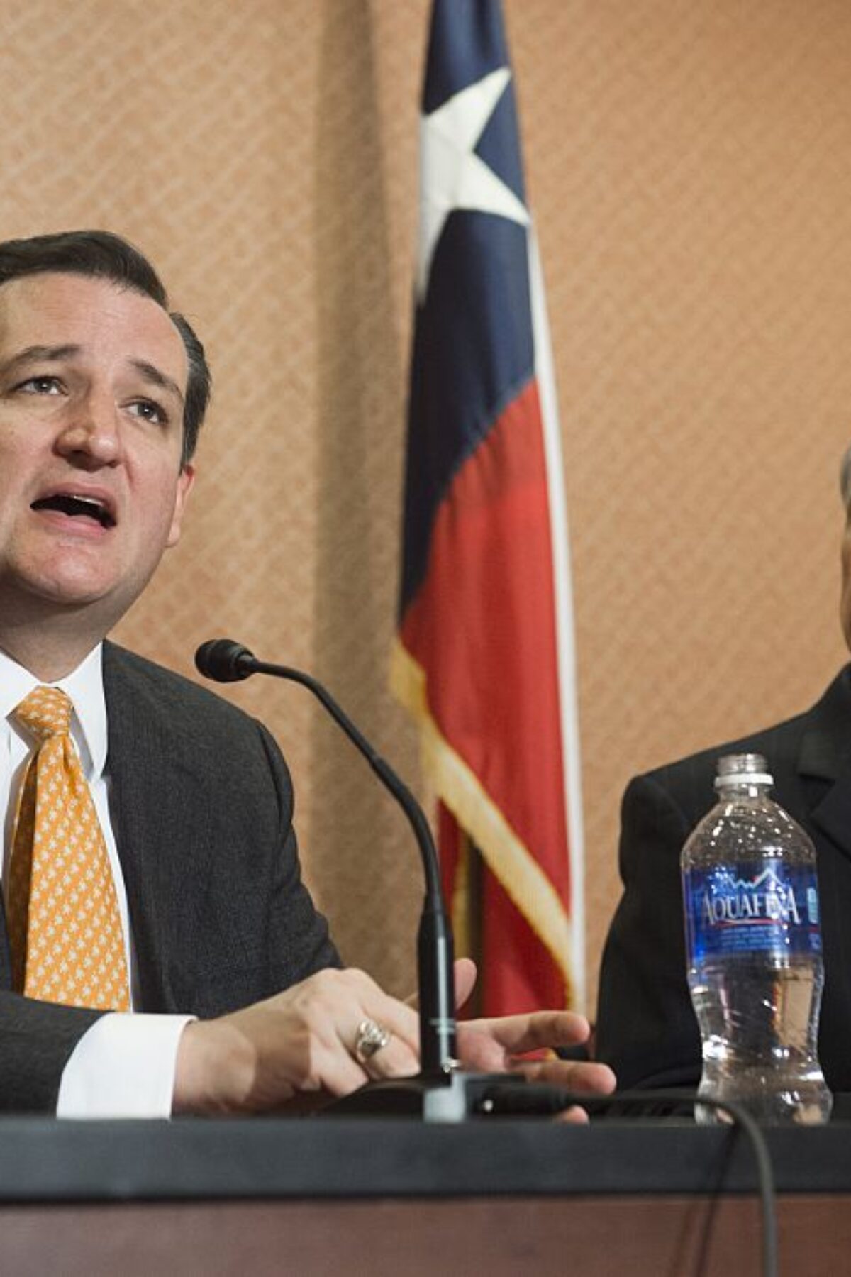 Republican Presidential hopeful and Texas Senator Ted Cruz (L) speaks alongside Texas Governor Greg Abbott about the Senate bill, 