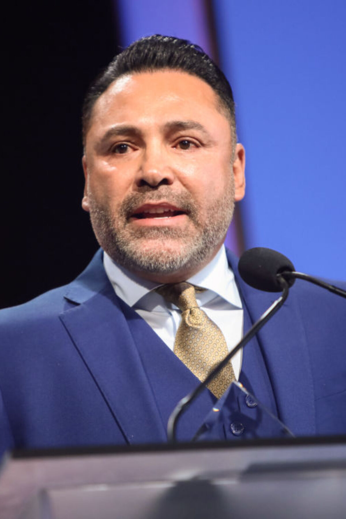 BEVERLY HILLS, CALIFORNIA - AUGUST 19: Honoree Oscar De La Hoya speaks onstage at the 22nd Annual Harold and Carole Pump Foundation Gala at The Beverly Hilton on August 19, 2022 in Beverly Hills, California. (Photo by Tiffany Rose/Getty Images for Harold & Carole Pump Foundation )