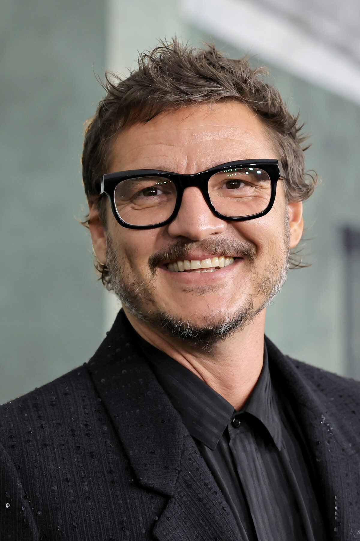 LOS ANGELES, CALIFORNIA - JANUARY 09: Pedro Pascal attends the Los Angeles Premiere of HBO's 