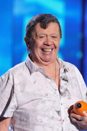 MEXICO CITY, MEXICO - AUGUST 20: Xavier Lopez "Chabelo" receives the legend award during the Nickelodeon Kids' Choice Awards Mexico 2016 at Auditorio Nacional on August 20, 2016 in Mexico City, Mexico. (Photo by Victor Chavez/WireImage)