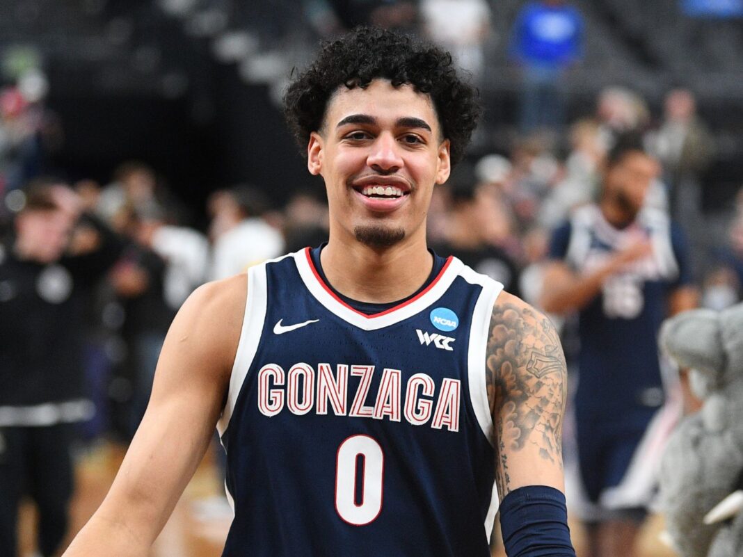 WATCH: Puerto Rican Julian Strawther Goes Viral for March Madness Shot