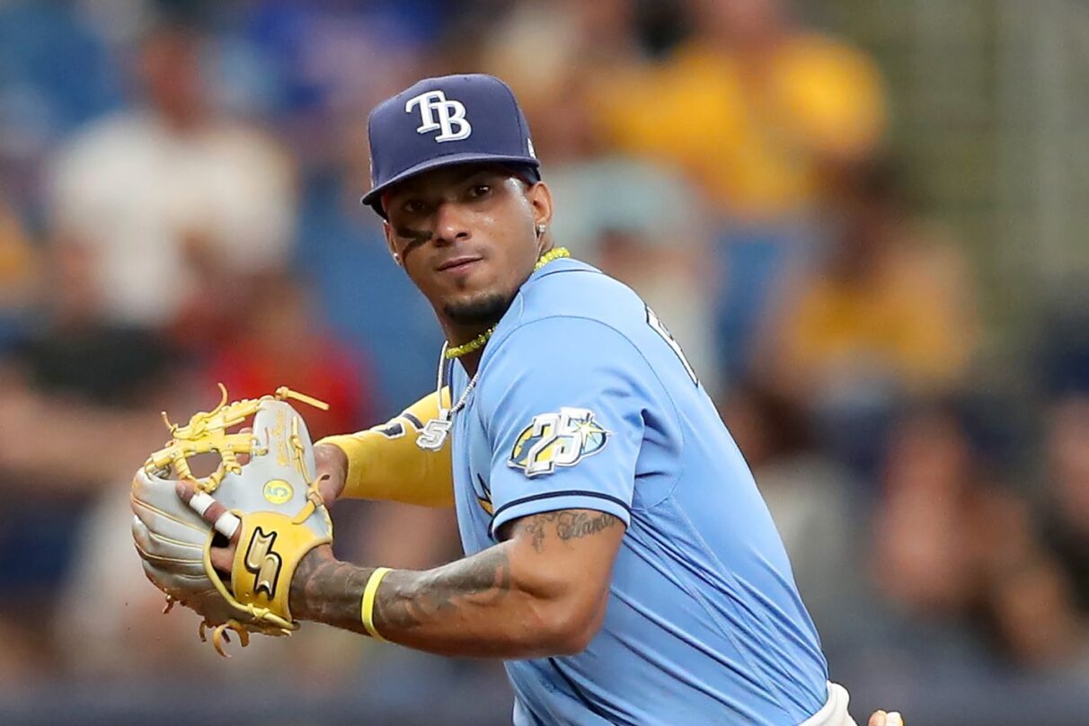 St. Petersburg, FL USA; Tampa Bay Rays shortstop Wander Franco (5) chases  down a ball and makes an amazing barehanded catch during an MLB game  against Stock Photo - Alamy