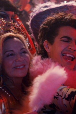 Glamorous. (L to R) Serena Tea as Serena Tea, Kim Cattrall as Madolyn, Miss Benny as Marco, Damian Terriquez as Dizmal in episode 105 of Glamorous. Cr. Courtesy Of Netflix © 2023