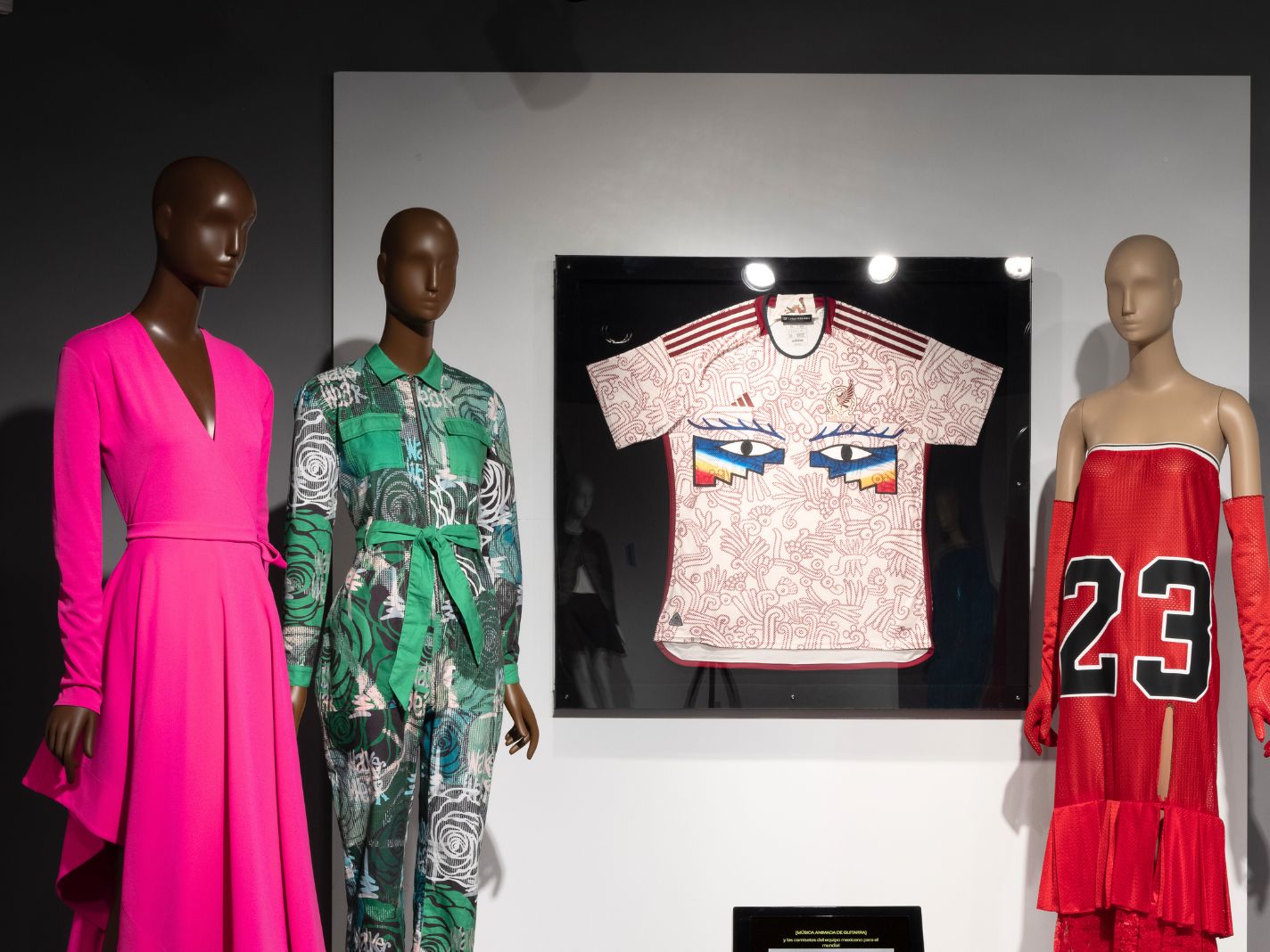 Moda Hoy! Exhibit Features Over 60 Pieces by Latin American