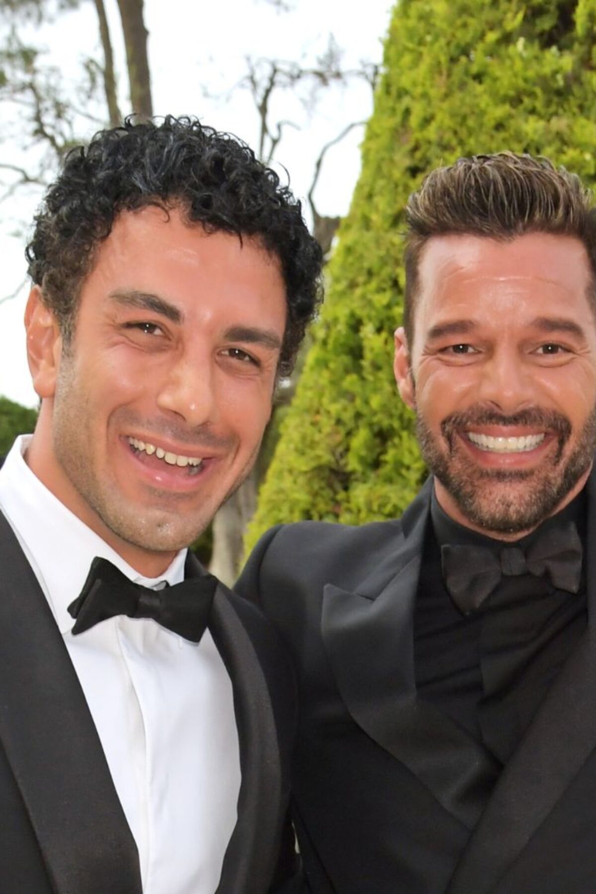 CAP D'ANTIBES, FRANCE - MAY 26: (L-R) Jwan Yosef, Ricky Martin and Baz Luhrmann attend the amfAR Gala Cannes 2022 at the Hotel du Cap-Eden-Roc on May 26, 2022 in Cap d'Antibes, Côte d'Azur. (Photo by Dave Benett/amfAR/Dave Benett/Getty Images)