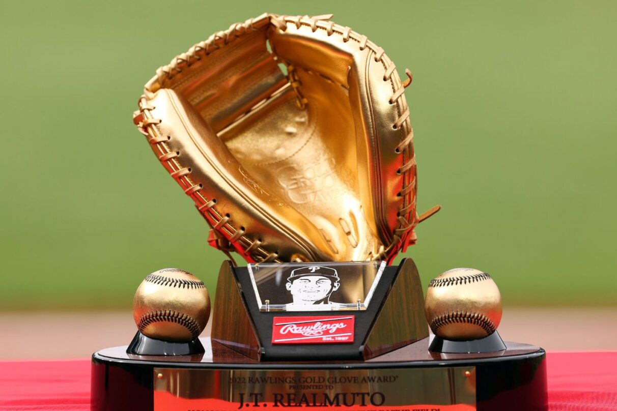 Philadelphia Phillies on X: Congratulations to J.T. Realmuto on being  named a 2022 Gold Glove Award finalist!  / X