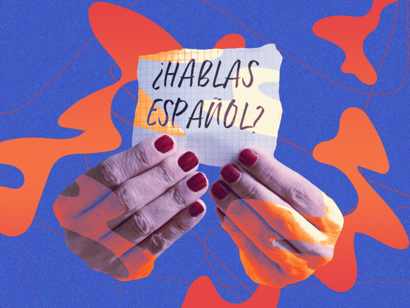 Pair of hands that are holding a piece of paper that says hablas espanol?