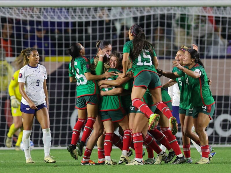 CARSON, CALIFORNIA - FEBRUARY 26: Mayra Pelayo #20 of Mexico celebrates scoring with teammates during second half stoppage time against the United States during the 2024 Concacaf W Gold Cup Group A match at Dignity Health Sports Park on February 26, 2024 in Carson, California. (Photo by Jenny Chuang/ISI Photos/USSF/Getty Images for USSF)