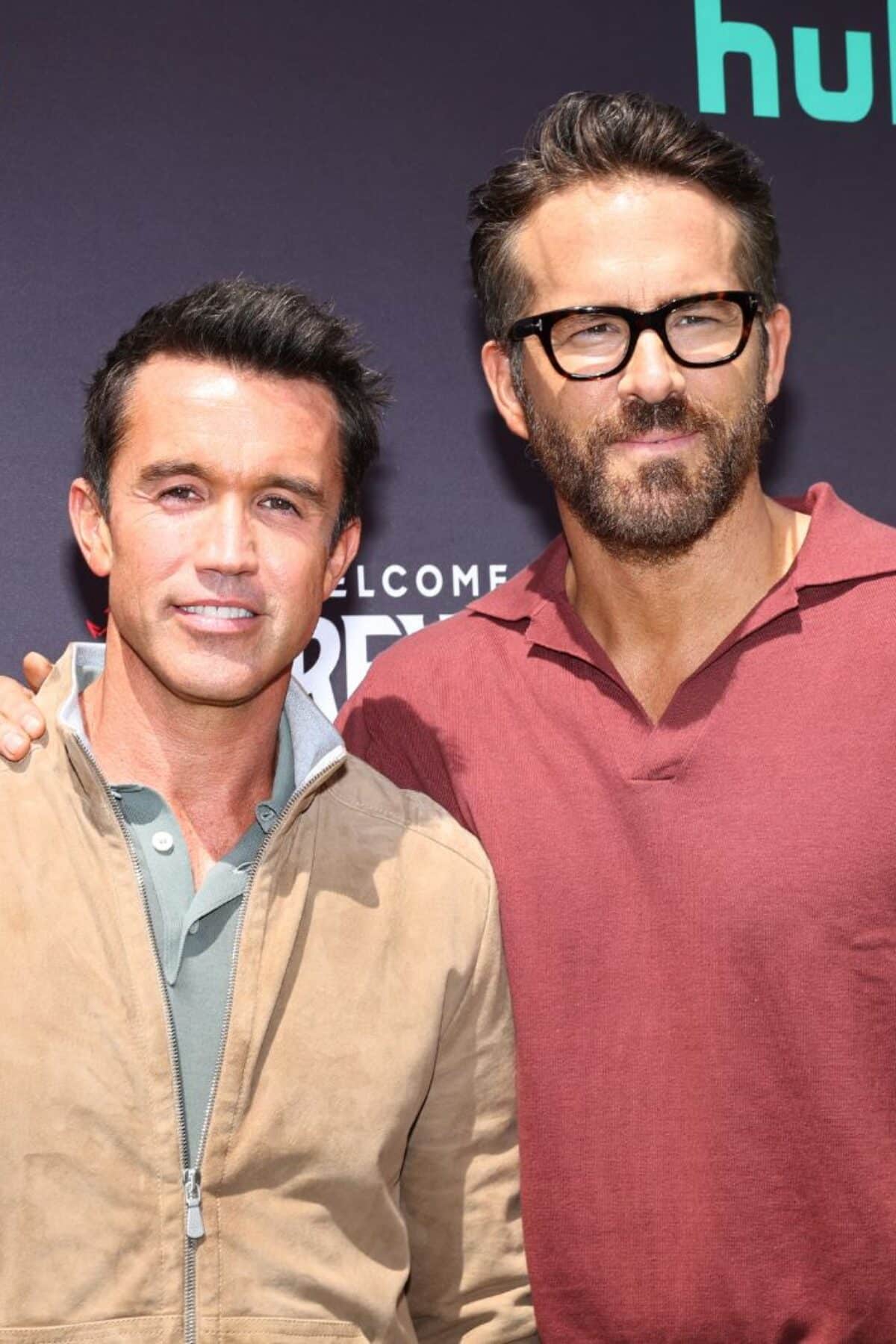 LOS ANGELES, CALIFORNIA - APRIL 29: (L-R) Rob McElhenney and Ryan Reynolds attend the FYC red carpet for FX's 