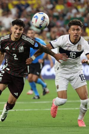 GLENDALE, ARIZONA - JUNE 30: Jorge Sanchez of Mexico and Jeremy Sarmiento of Ecuador battle for possession during the CONMEBOL Copa America 2024 Group D match between Mexico and Ecuador at State Farm Stadium on June 30, 2024 in Glendale, Arizona. (Photo by Steph Chambers/Getty Images)