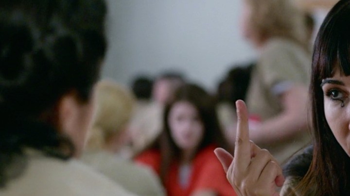 flaca middle finger oitnb