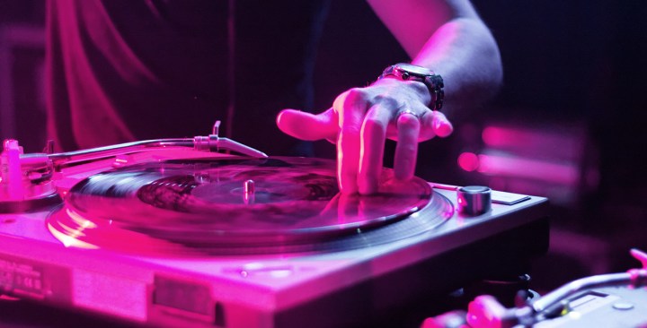 DJ