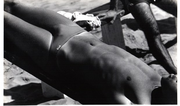 Alair Gomes, Beach Rio horizontal, circa 1970-80. Gelatin silver print. 7 1/2 x 9 1/2 in. (19.05 x 24.13 cm)