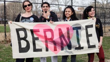 Bernie Sanders supporters at St. Mary’s Park in the South Bronx. Photo: Itzel Alejandra Martinez for Remezcla.