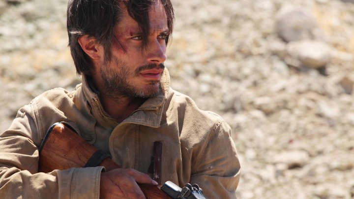 desierto gael with gun