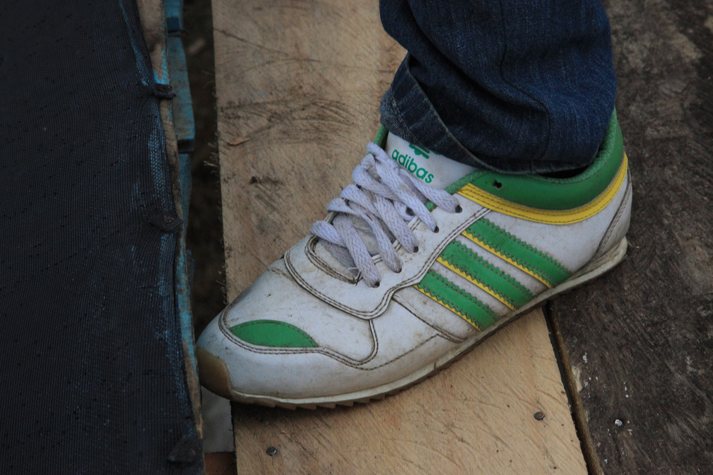 adidas gazelle silver green womens adidas x Sporty & Rich Women's Blanc