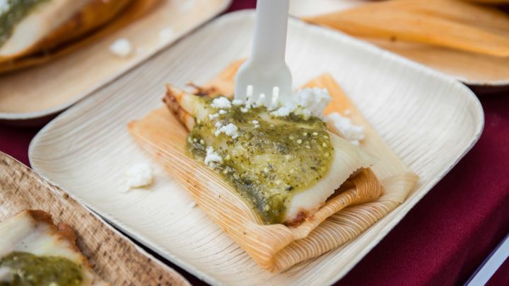 Short rib tamales with tomatillo sauce and queso fresco by Chef Susie Jimenez & Ibrahim Sanz from Spice It Up and Haven Riverfront. Photo by Itzel Alejandra for Remezcla