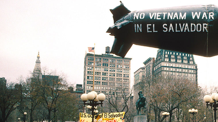 Manhattan, 1990.
Protest in Union Square against U.S. military intervention in El Salvador and Nicaragua. Photo: Gabe Kirchheimer