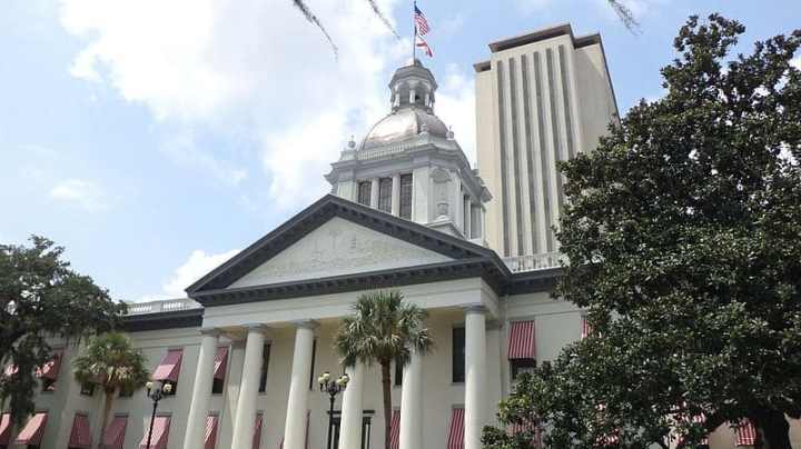 Creative Commons "Florida’s Historic Capitol and Florida State Capitol, Tallahassee, Leon County, Florida" by Michael Rivera is licensed under CC BY 2.0