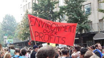 Creative Commons "NYC People's Climate March 21st Sep 2014” by Taymaz Valley is licensed under CC BY 2.0