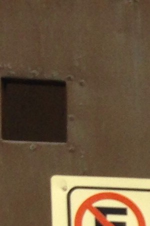 First anniversary protest of the Narvarte murder case, outside the building where photojournalist Rubén Espinosa died. By ProtoplasmaKid - Own work, CC BY-SA 4.0, Link