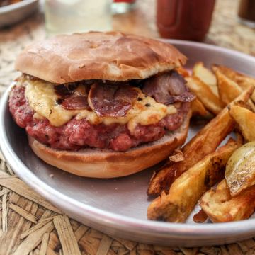 Choriburgers made of chorizo patty, cheese, homemade bacon, and mango marmalade. Photo by Kevin Vaughn for Remezcla