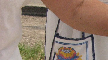 Creative Commons "Pupusas” by ceasol is licensed under CC BY 2.0