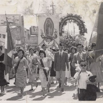 Chinese Mexican pilgrims march to the Basilica de Guadalupe, Mexico’s holiest shrine. Courtesy of Pilar Chen Chi.