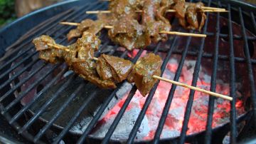 https://commons.wikimedia.org/wiki/File:Antichucos_-_Grilled_Beef_Heart_skewers.jpg
Creative Commons by Carly & Art is licensed under CC BY 2.0 

Creative Commons by Carly & Art is licensed under CC BY 2.0