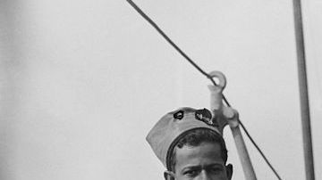 Creative Commons "Sailors of Minas Geraes 2” by Bain News Service (modifications by Pennyulap)