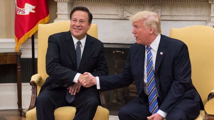Donald Trump meets with Panama's President Juan Carlos Varela in the Oval Office at the White House on June 19, 2017 in Washington, DC. Photo by Molly Riley- Pool/Getty Images